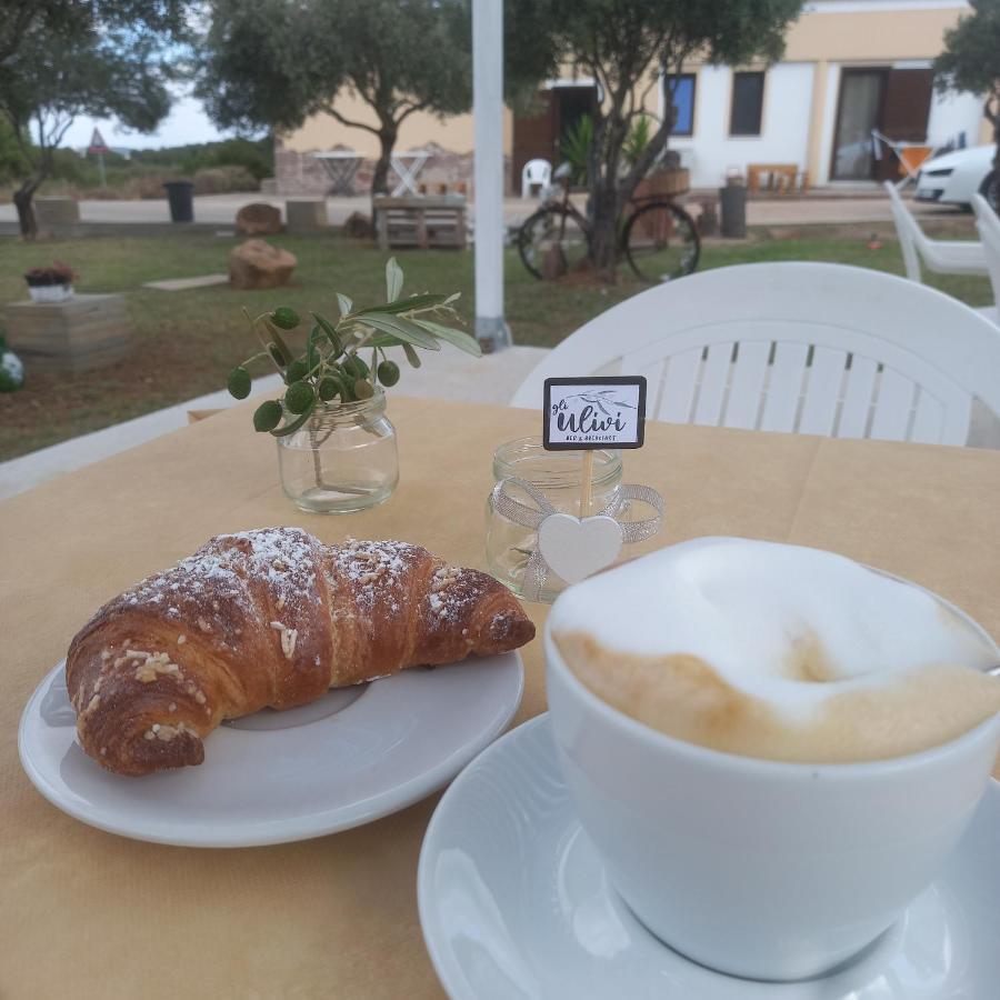 B&B Gli Ulivi SantʼAnna Arresi Eksteriør bilde