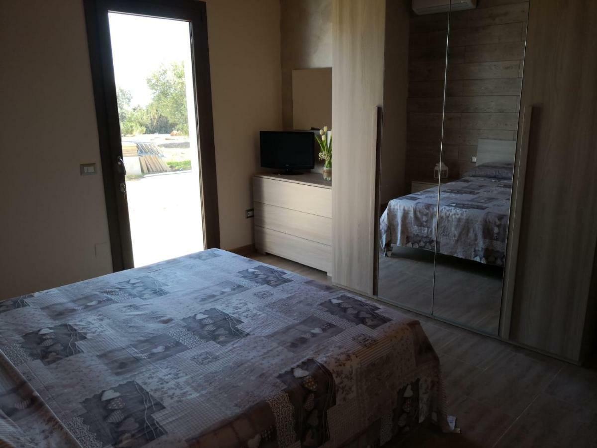 B&B Gli Ulivi SantʼAnna Arresi Eksteriør bilde