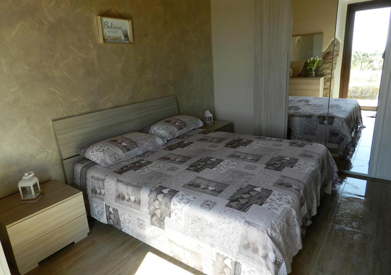 B&B Gli Ulivi SantʼAnna Arresi Eksteriør bilde